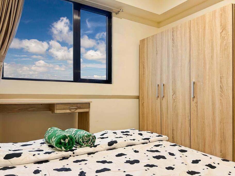 Large 3br Meikarta With Wifi & Netflix By 2ndhome * Bekasi