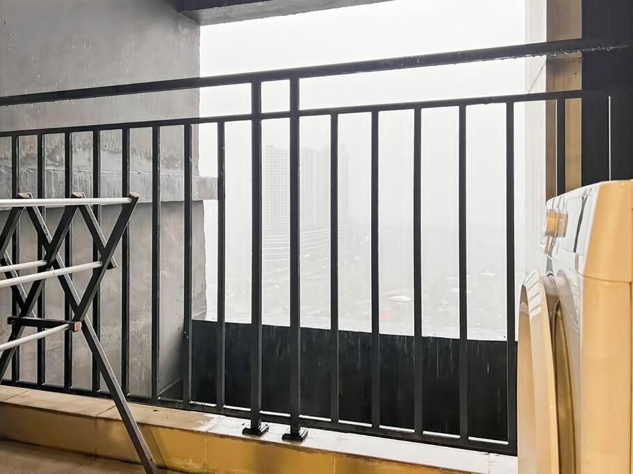 Large 3br Meikarta With Wifi & Netflix By 2ndhome Apartemen