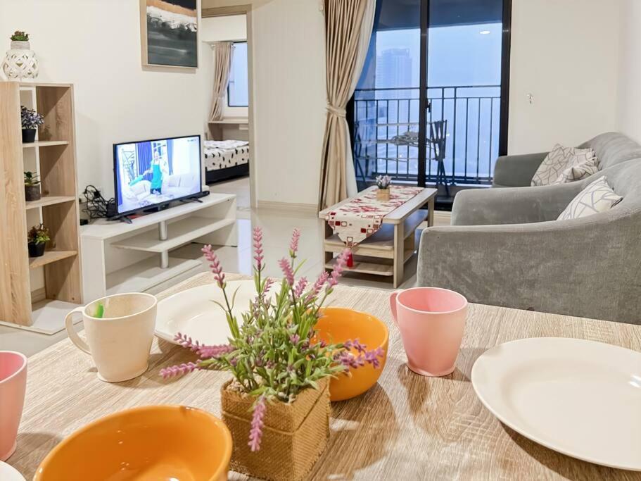 Apartemen Large 3br Meikarta With Wifi & Netflix By 2ndhome *