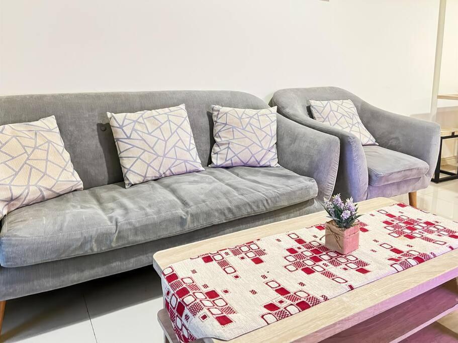 Large 3br Meikarta With Wifi & Netflix By 2ndhome Apartemen *